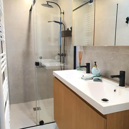 Skaai Five - Newly Renovated 2 Bedrooms شقة