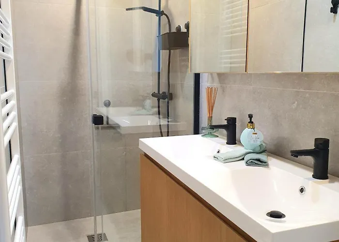 Skaai Five - Newly Renovated 2 Bedrooms Apartment